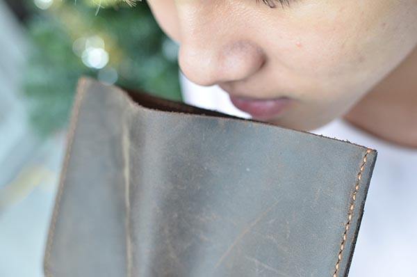 Mach Bạn Cách Nhận Biết Da Thật Da Giả Bằng Cách Ngửi