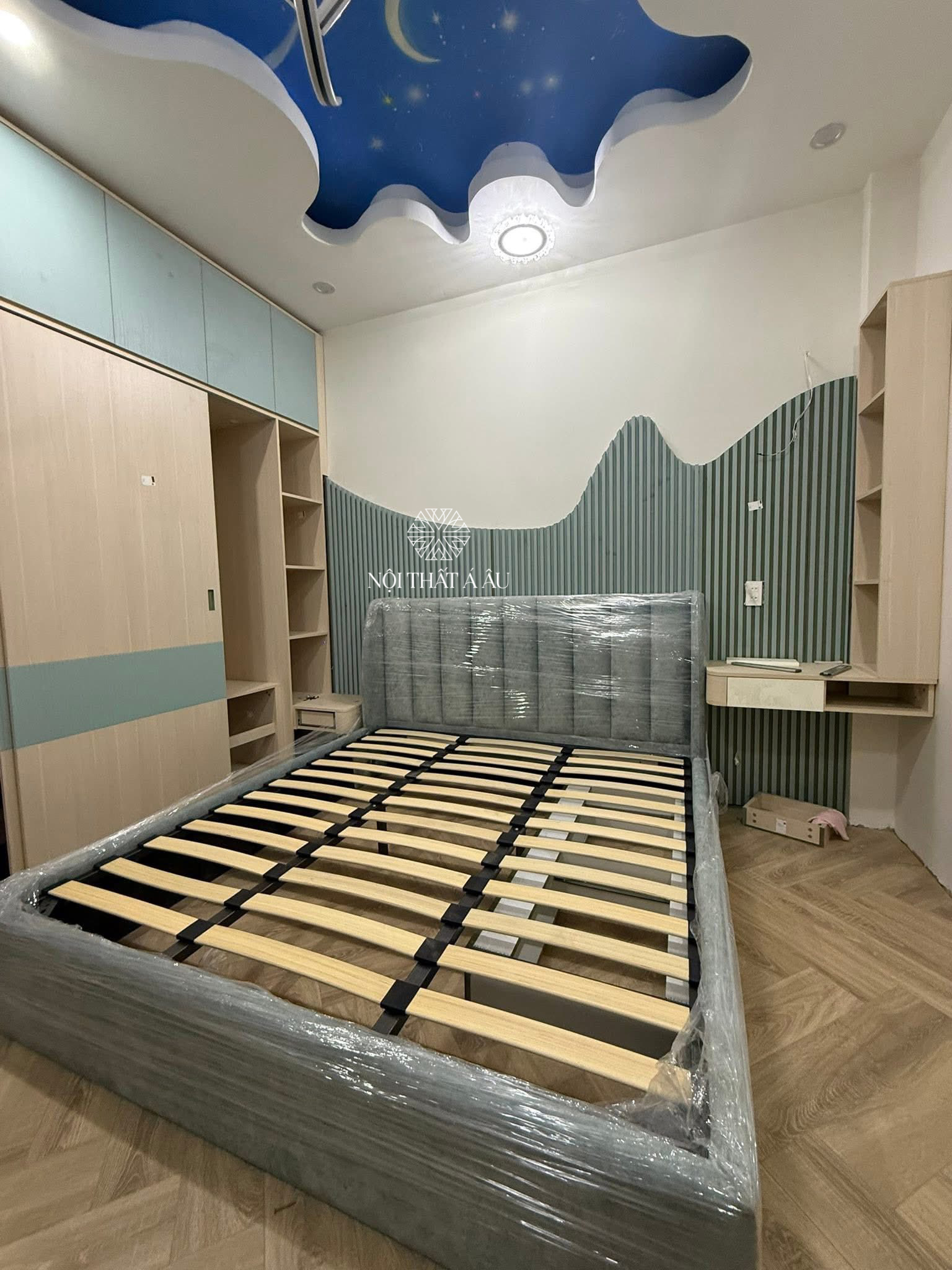 Giường Hiện Đại Vạt Nan Cong