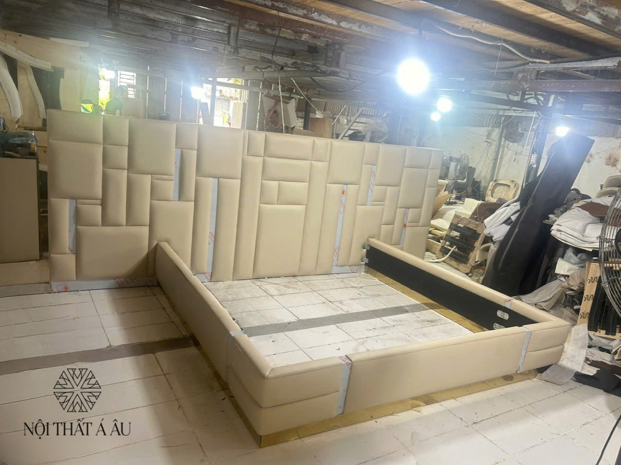 giuong-master-vien-vang-g141-tai-noi-that-a-au